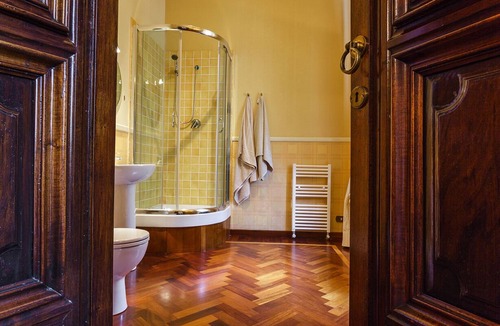 Rione III Colonna Apartment | Central between Spanish Steps and Trevi Fountain 2 double bedrooms WI FI