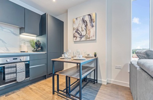 Marlborough Apartment | Central Harrow Balcony Sleeps 6 10 Mins To Wembley