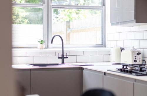 Canonbury Apartment | Central London 2 Bed Oasis with Private Terrace