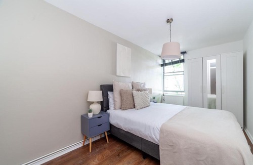 Canonbury Apartment | Central London 2 Bed Oasis with Private Terrace