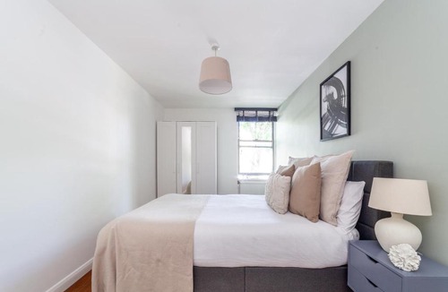 Canonbury Apartment | Central London 2 Bed Oasis with Private Terrace