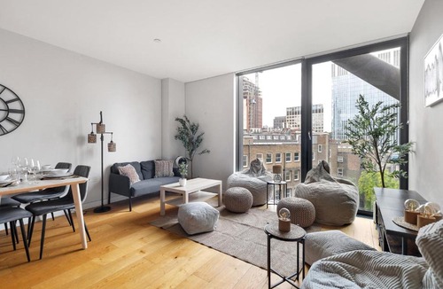 Cathedrals Apartment | Central London 2 bedroom Flat with View