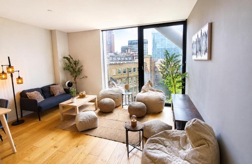 Cathedrals Apartment | Central London 2 bedroom Flat with View