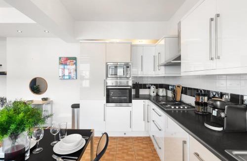 Farringdon Apartment | Central London Gem 2BR 2BA Near Hatton Garden