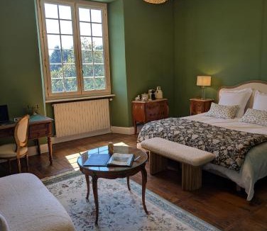 Couzeix Bed & Breakfast | Château du Mas de l'Âge
