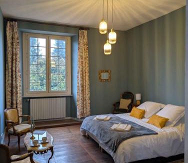 Couzeix Bed & Breakfast | Château du Mas de l'Âge