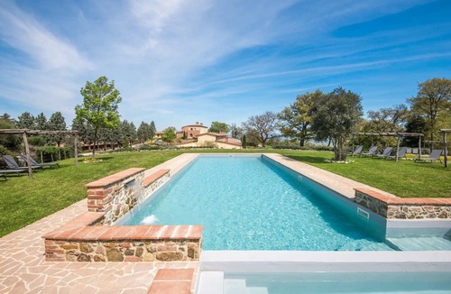 Trequanda Apartment | Chalet "Basilico' with Shared Pool, Private Terrace & Wi-Fi