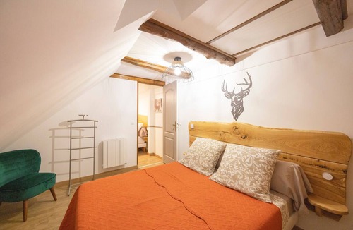 Plantades Bed & Breakfast | “Chambre Raphaël” Guest Room with Mountain View, Wi-Fi, and Air Conditioning