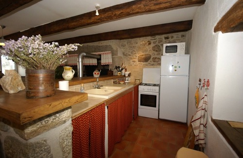 Saint-Merd-la-Breuille House | Charming Holiday Home with Enclosed Garden