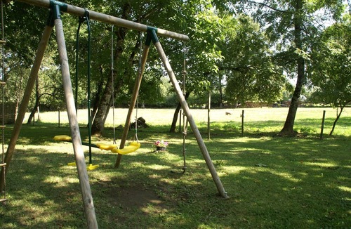 Saint-Merd-la-Breuille House | Charming Holiday Home with Enclosed Garden
