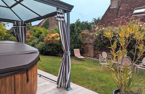 Le Blanc Cottage | Charming cottage in Berry with jacuzzi and terrace