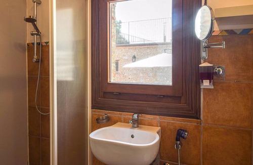 Gizzeria House | Charming cottage not far from the beach.