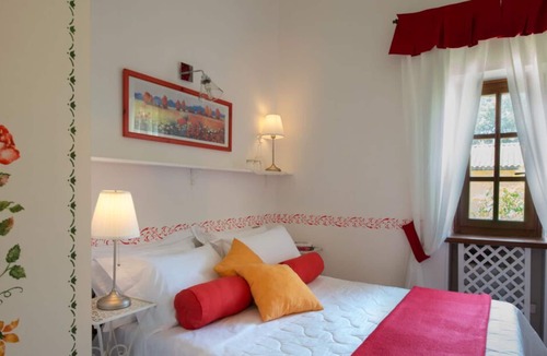 Caprarola House | Charming Country House upon lake near Rome, View Pool Wifi climate, up 4