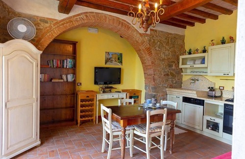 Monte San Savino Apartment | Charming flat with private parking