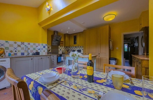 Island Gardens House | Charming Home Near Thames & DLR - Pass the Keys