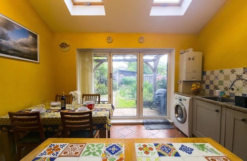 Island Gardens House | Charming Home Near Thames & DLR - Pass the Keys