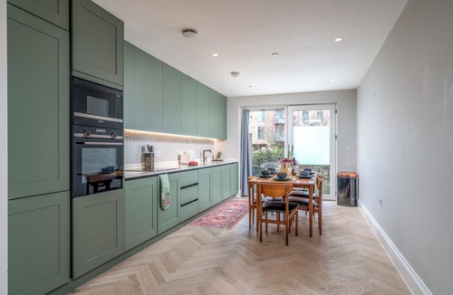 Whittington Apartment | Charming New Build 2-bedroom 2 Bathroom apartment in lovely London with WiFi