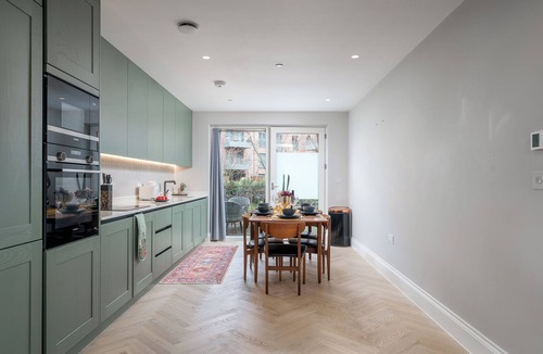 Whittington Apartment | Charming New Build 2-bedroom 2 Bathroom apartment in lovely London with WiFi