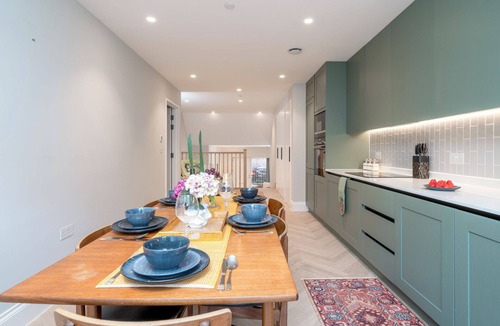 Whittington Apartment | Charming New Build 2-bedroom 2 Bathroom apartment in lovely London with WiFi