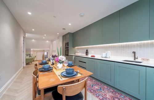 Whittington Apartment | Charming New Build 2-bedroom 2 Bathroom apartment in lovely London with WiFi