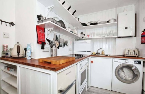 Harrow Road Apartment | Charming Victorian Apartment in Westminster