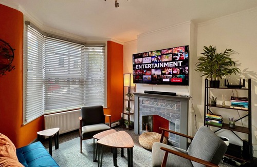 Higham Hill Villa | Charming Victorian Townhouse Walthamstow Sleeps 7
