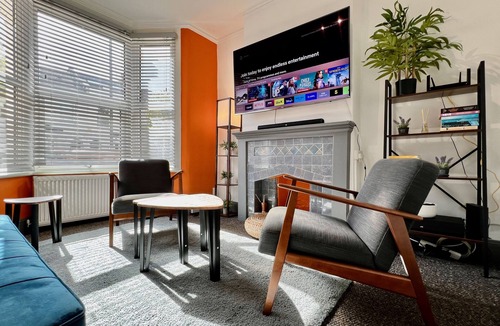 Higham Hill Villa | Charming Victorian Townhouse Walthamstow Sleeps 7