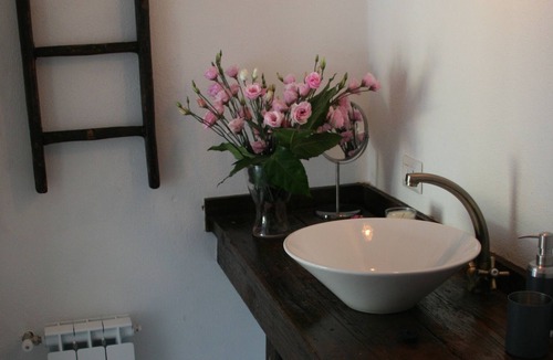 Pisticci House | Charming white washed southern italian farmhouse. Sleep 8- 4 bathrooms