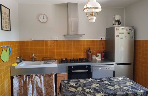 Saint-Priest-les-Fougeres Cottage | Chez Lili, calm and nature guaranteed
