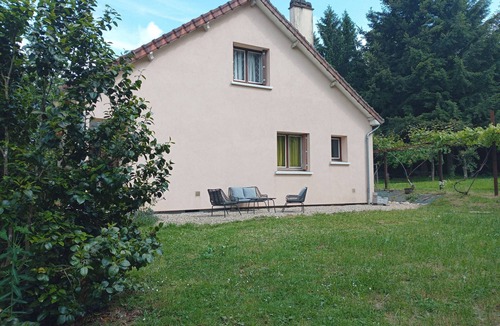 Saint-Priest-les-Fougeres Cottage | Chez Lili, calm and nature guaranteed