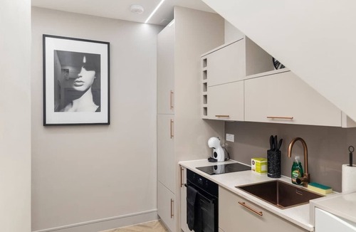 West Hendon Apartment | Chic Luxury Studio - 1 min To Tube Station