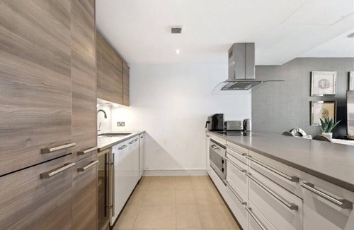 Sands End Apartment | Chic Riverside Retreat | On the Thames
