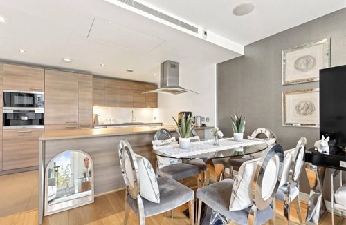 Sands End Apartment | Chic Riverside Retreat | On the Thames