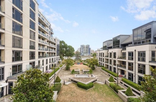 Sands End Apartment | Chic Riverside Retreat | On the Thames