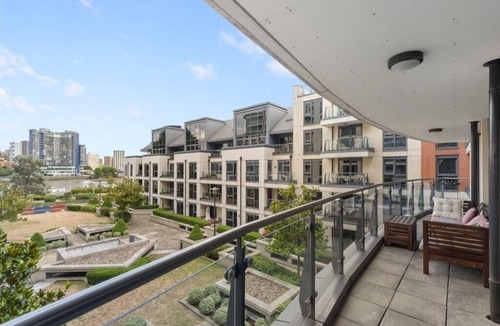 Sands End Apartment | Chic Riverside Retreat | On the Thames