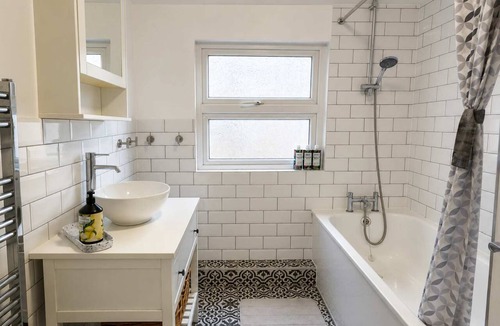 Newham Apartment | Chic Victorian Home in Forest Gate