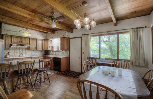 Rimrock House | Cliffside Cabin amongst trees, serene w/Views.