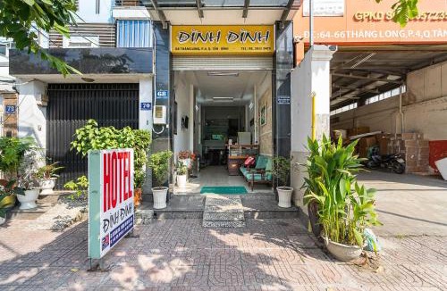 Tan Binh Hotel | Collection O Dinh Dinh Hotel - Near Tan Son Nhat Airport