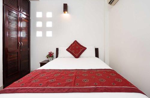 Tan Binh Hotel | Collection O Dinh Dinh Hotel - Near Tan Son Nhat Airport