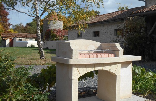 Adriers Cottage | Comfortable 4-star gîte with heated swimming pool and fishing ponds.