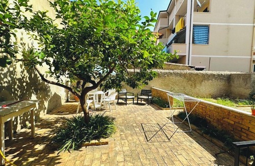 Tropea Apartment | Comfortable, spacious apartment complete with garden in the center of Tropea.