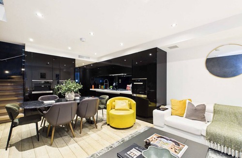 Canonbury Apartment | Contemporary Designer Islington House