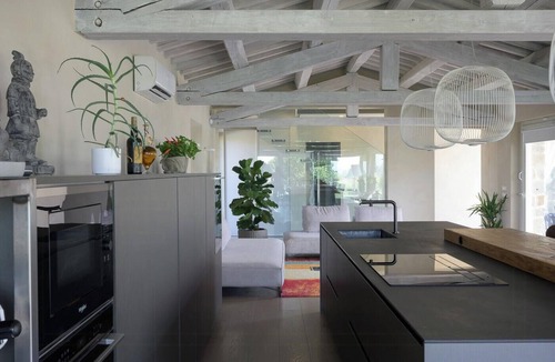 Ferretto House | Contemporary villa with pool near Cortona