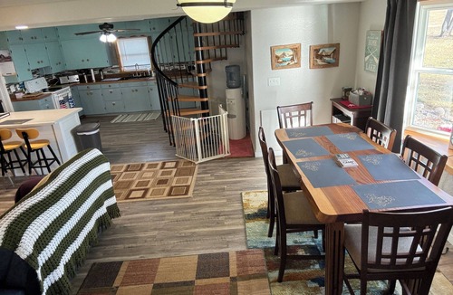Mina Cabin | Copper Top Lake Cottage: Peaceful Lakefront Getaway on Scatterwood Lake –
