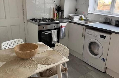 Wembley Park Apartment | Cosy 2-bed Maisonette with Private Garage in Wembley