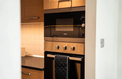 Woolwich Riverside Apartment | Cosy 2BR APT Near O2 | Free Parking + Fast WiFi