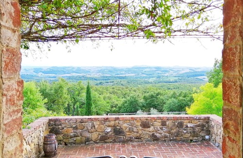 Castelnuovo Berardenga Apartment | Cosy apartment for 6 people with pool, WIFI, terrace, pets allowed and panoramic view