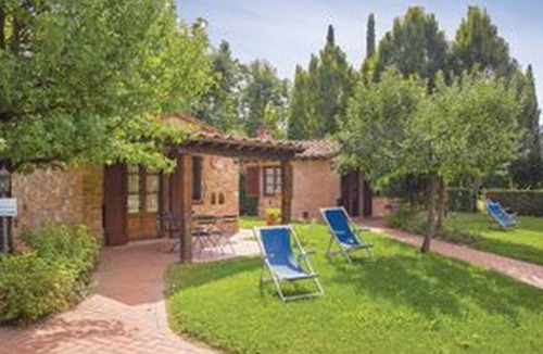 Castiglione del Lago Apartment | Cosy apartment for 6 guests with WIFI, A/C, pool, TV, veranda and pets allowed