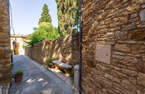 Serre di Rapolano Apartment | Cosy apartment for 2 guests with WIFI, A/C, TV and panoramic view
