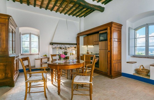Stigliano Apartment | Cosy apartment for 12 people with WIFI, TV, patio, pets allowed and panoramic view